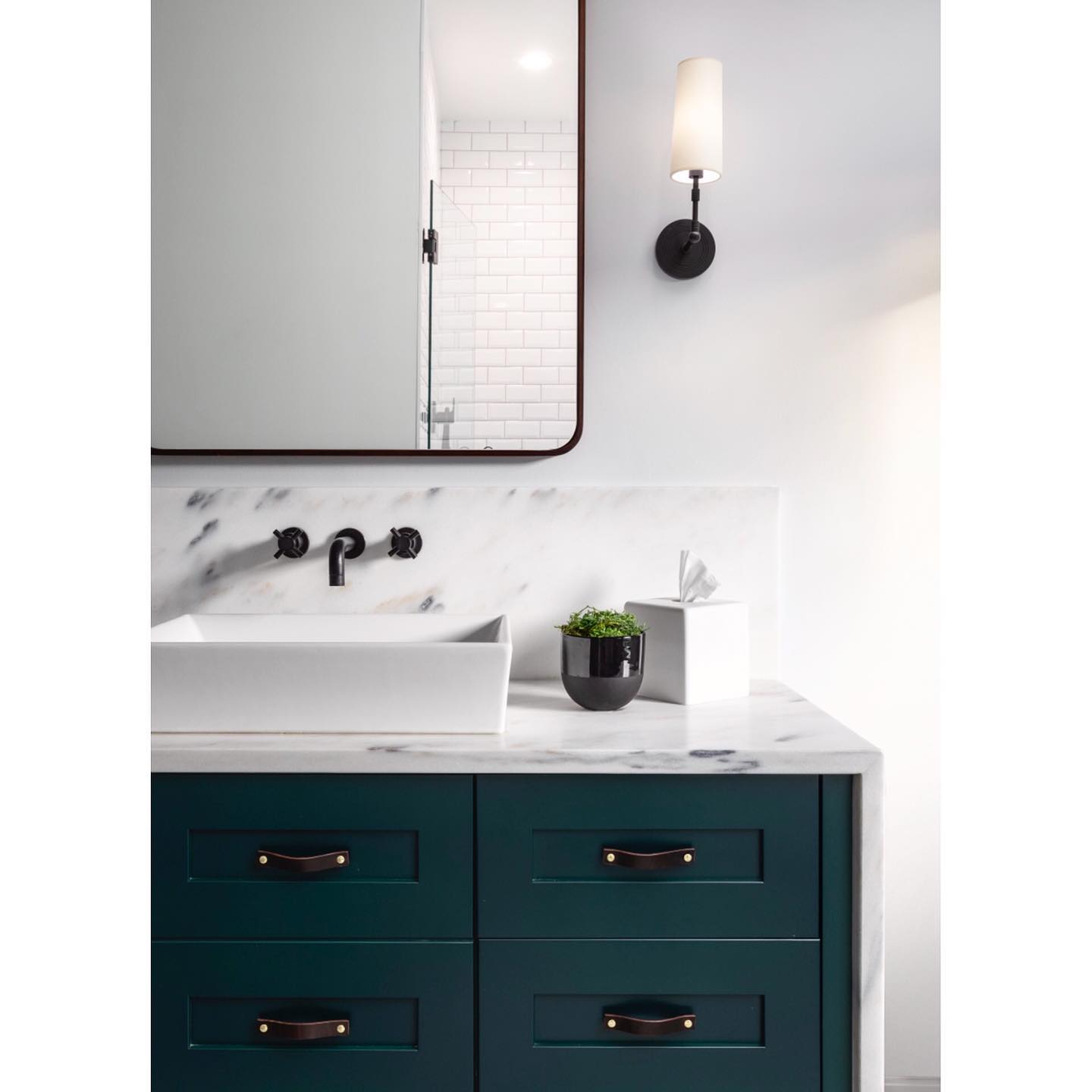 Elaiella Wall Lamp