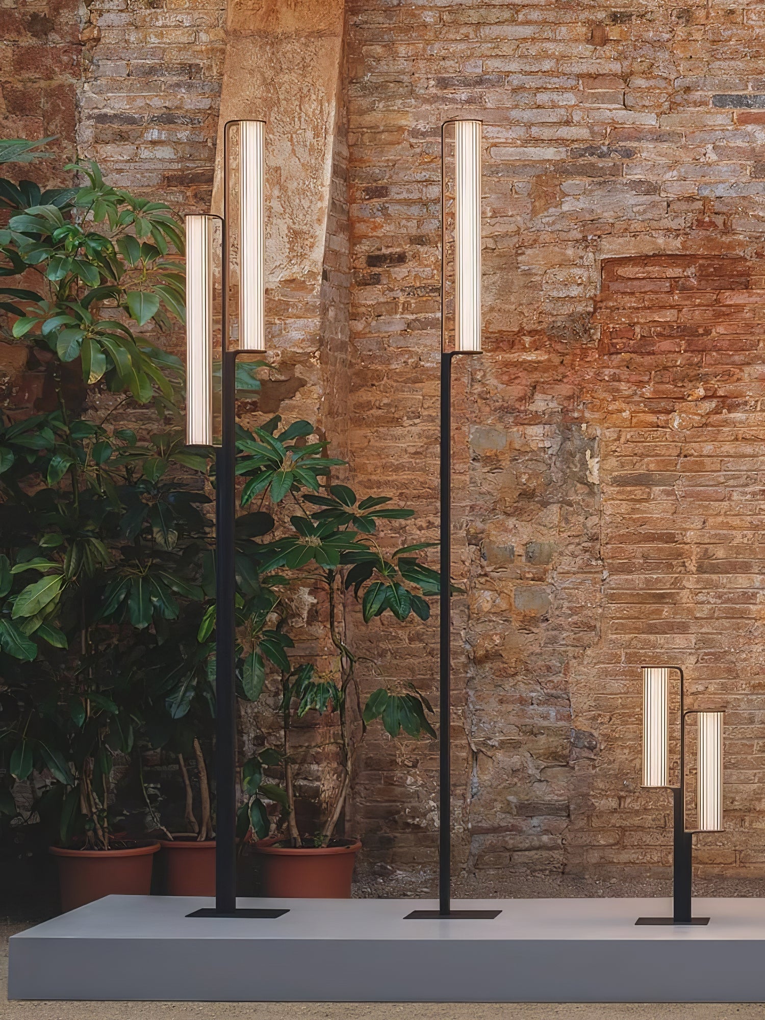 Reldax Arc Outdoor Post Lamp