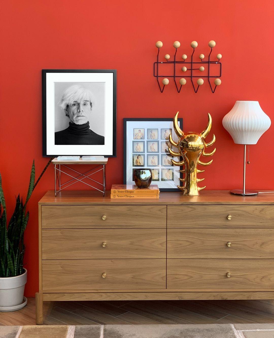 Solisive Steel Artistic Table Lamp