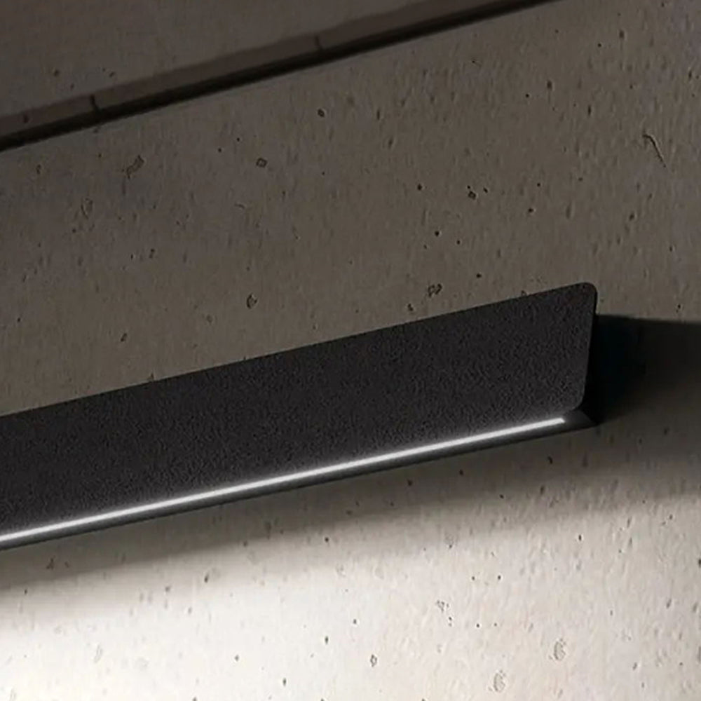Ray Industrial Linear Outdoor Wall Lamp - Neutral Decor
