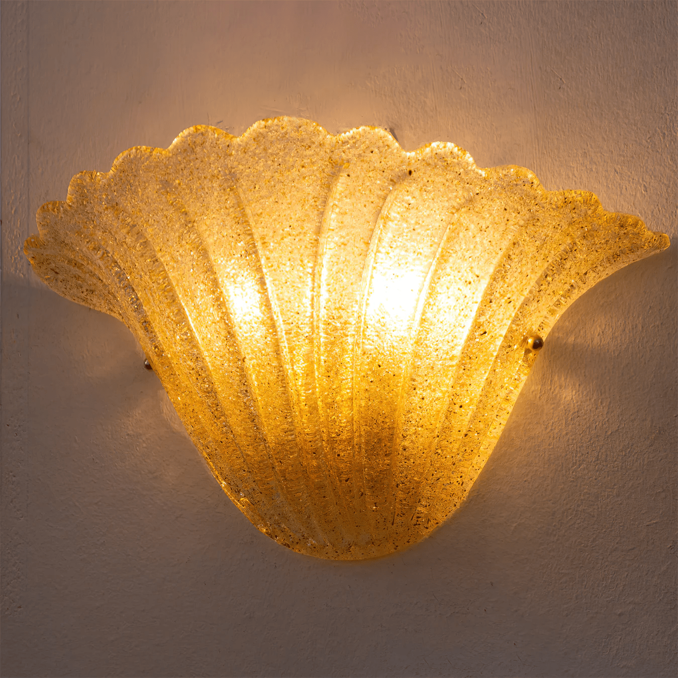 Celoeria Wall Lamp Scallop Edge Textured Glass Elegant