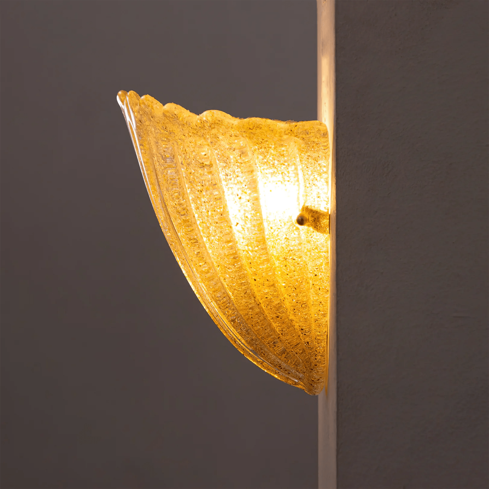 Celoeria Wall Lamp Scallop Edge Textured Glass Elegant