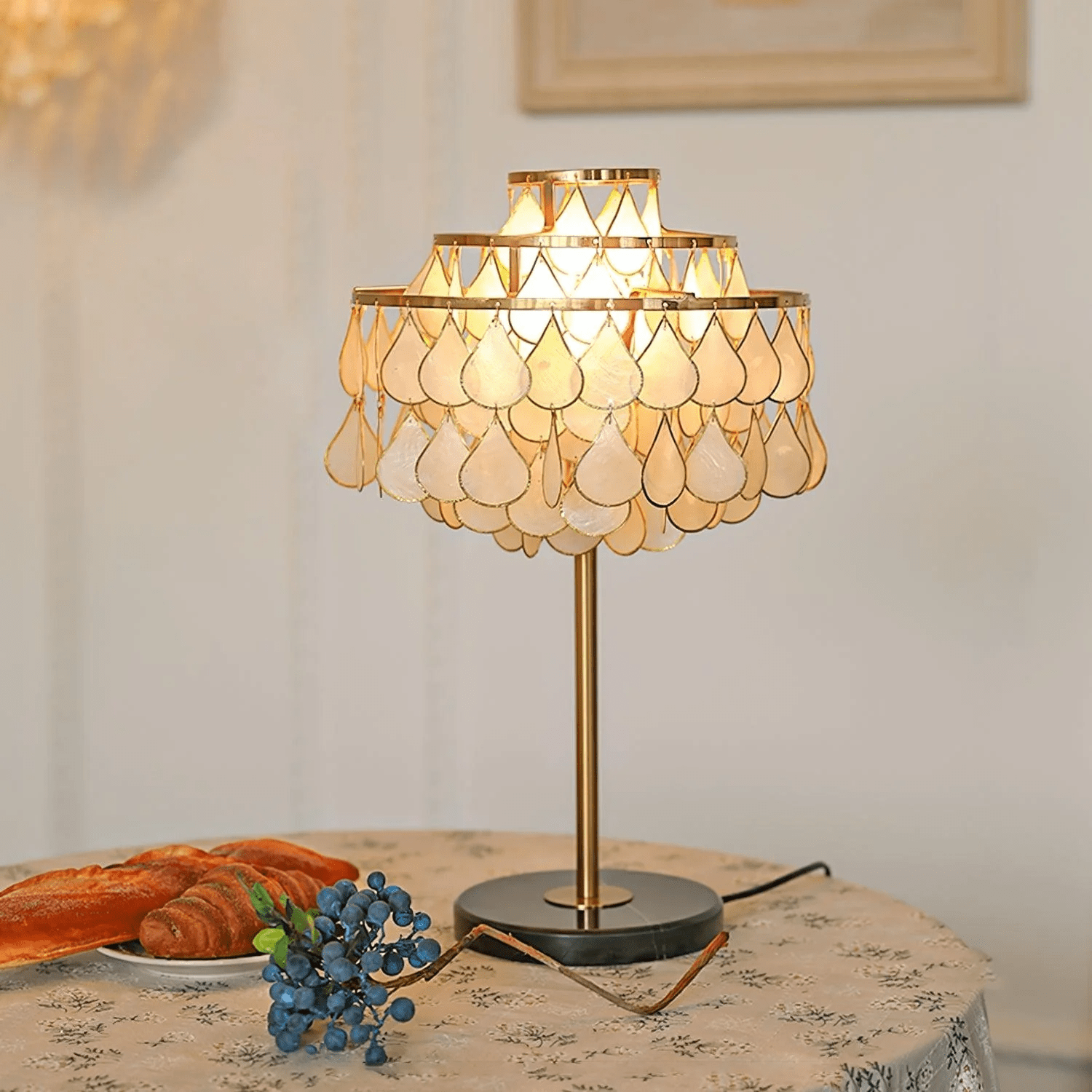 Jacob Luxury  Teardrops  Shell Table Lamp