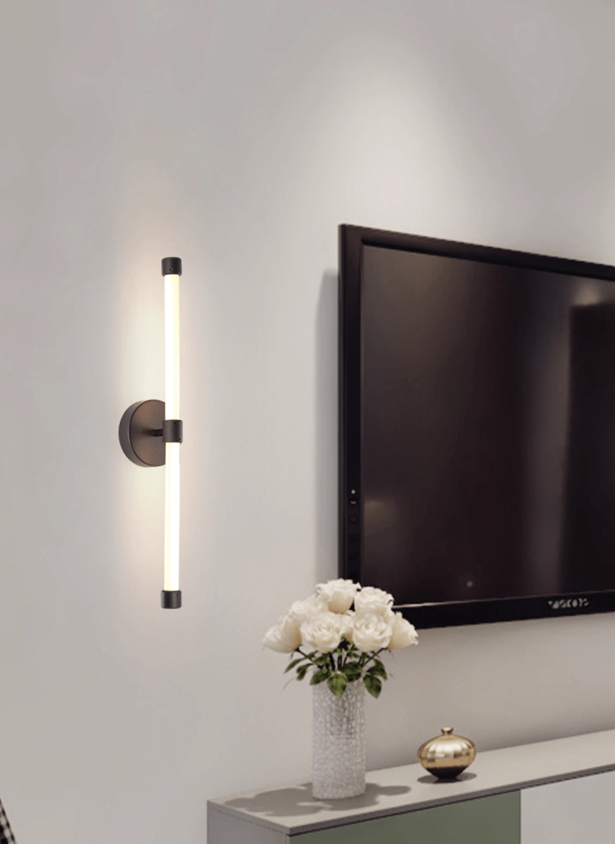 Voske Vertical Tube Minimalist Brass Wall Lamp
