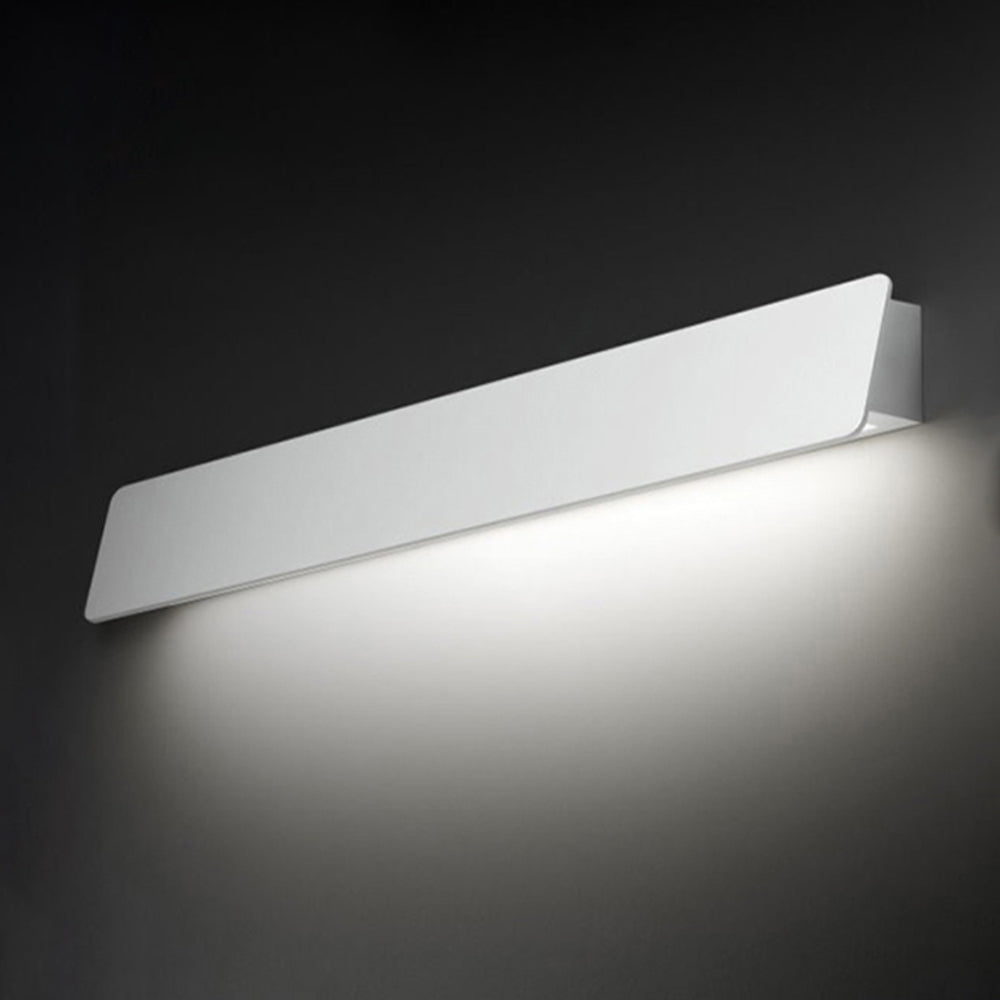 Ray Industrial Linear Outdoor Wall Lamp - Neutral Decor