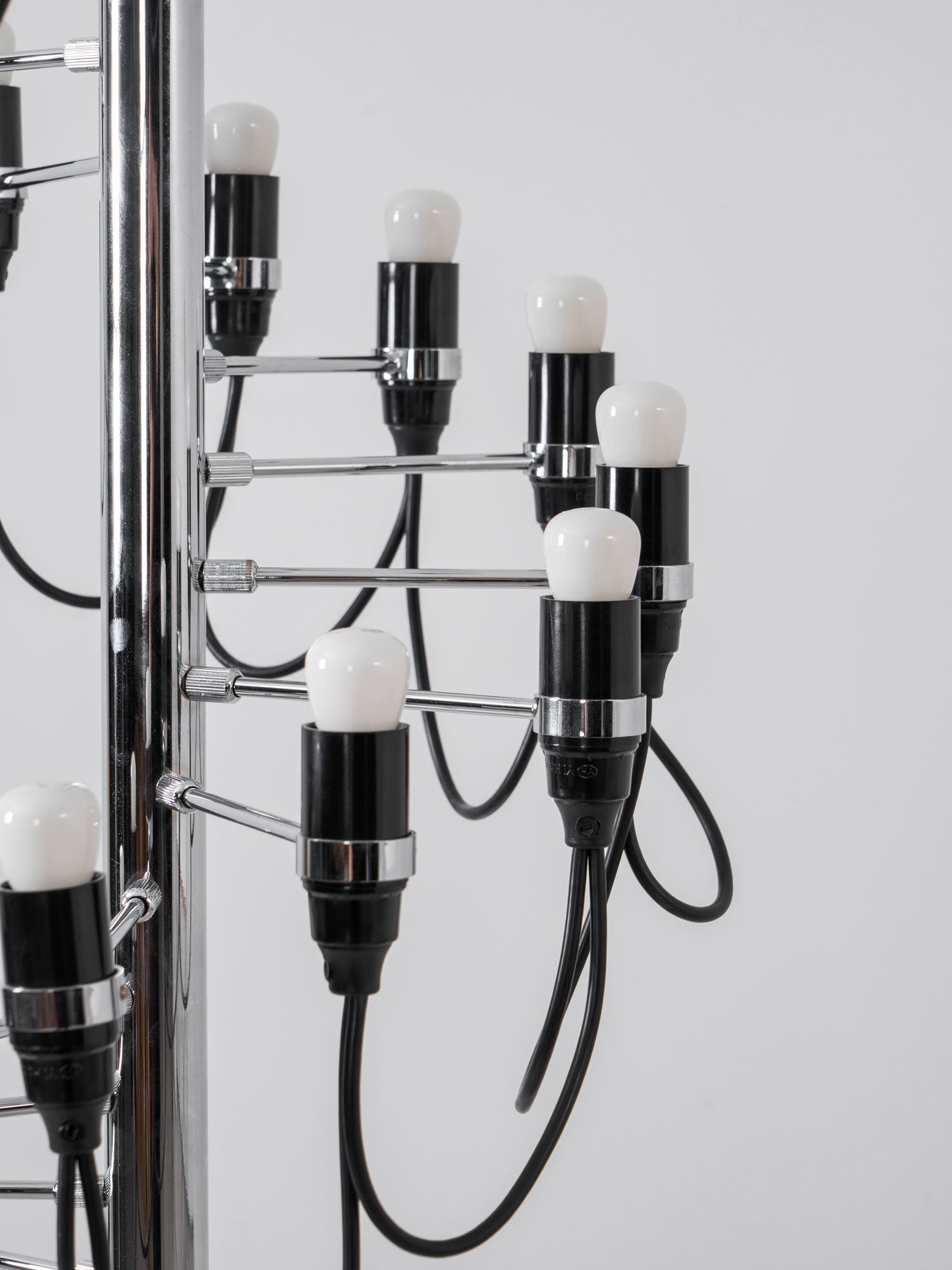 Olliryra Sculptural Steel Floor Lamp