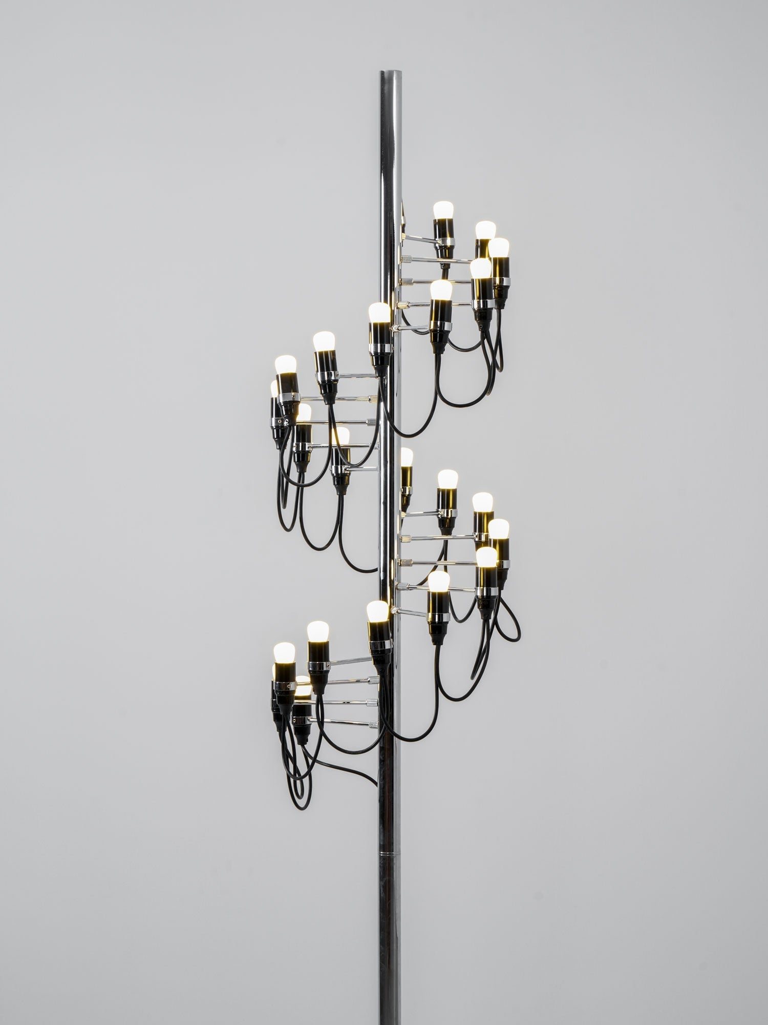 Olliryra Sculptural Steel Floor Lamp