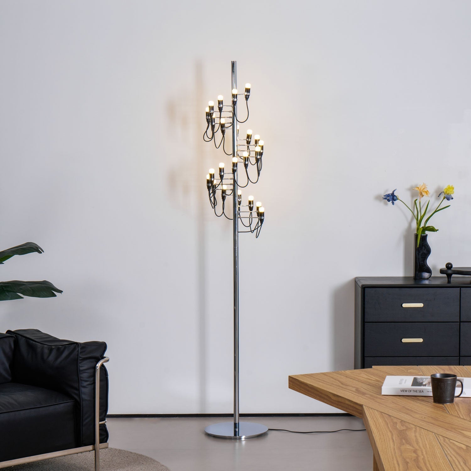 Olliryra Sculptural Steel Floor Lamp