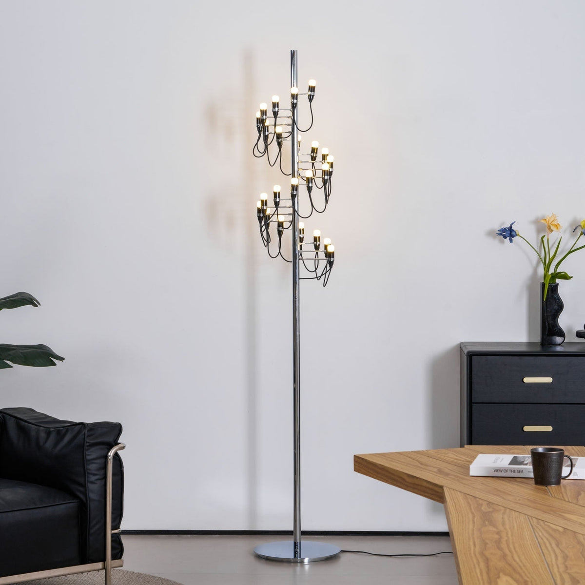 Olliryra Sculptural Steel Floor Lamp
