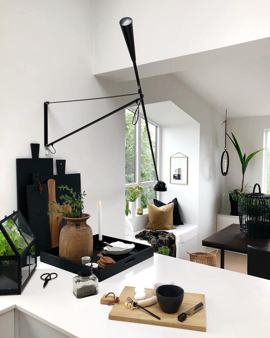 Cid Modern Minimalist Long Arm Wall Lamp