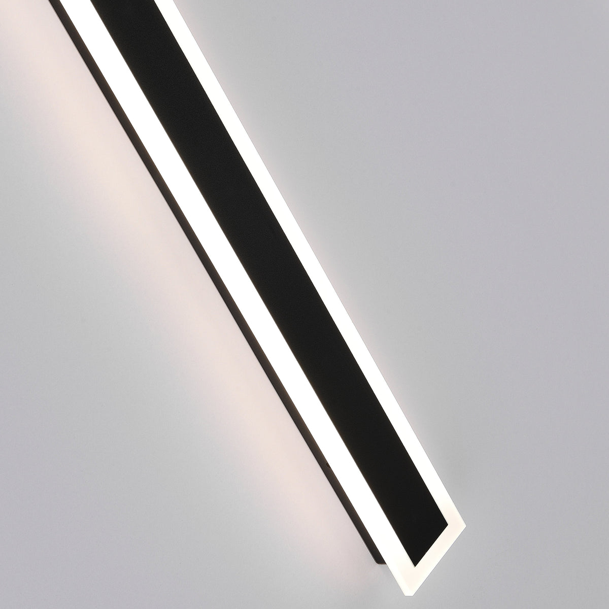 Vynn Linear Outdoor Wall Lamp - Neutral Decor