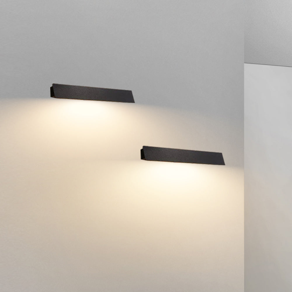 Ray Industrial Linear Outdoor Wall Lamp - Neutral Decor
