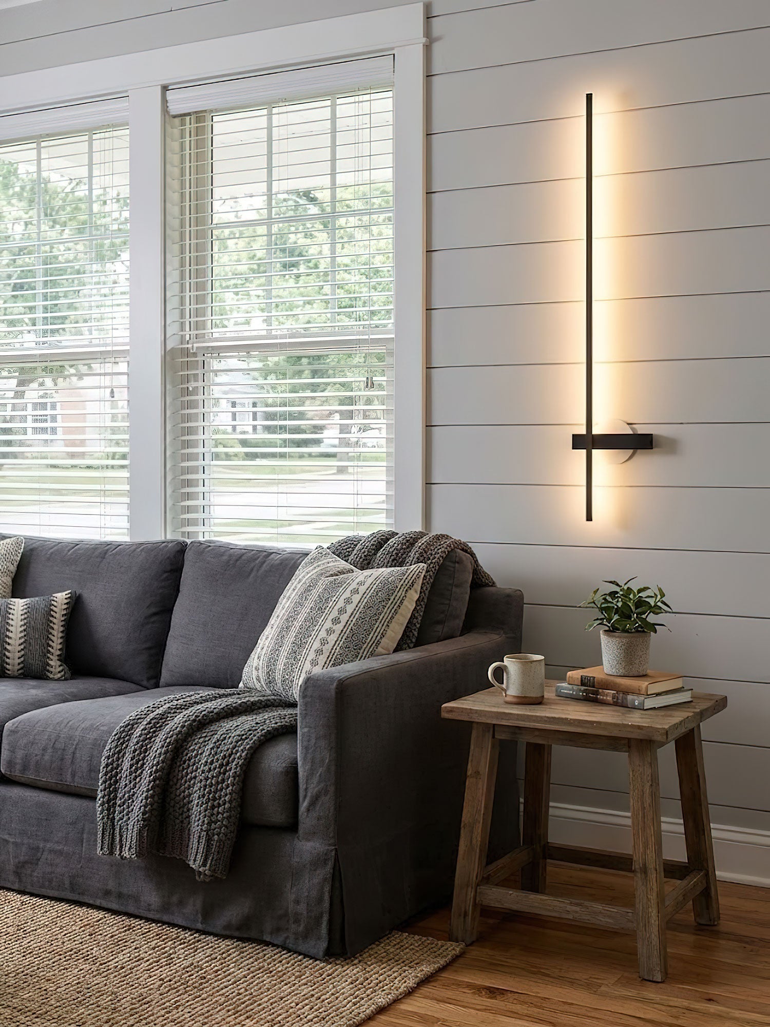 Mesv Linear Rechargeable Black Wall Lamp