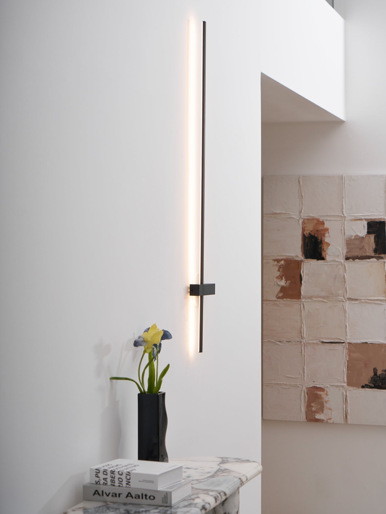 Mesv Linear Rechargeable Black Wall Lamp