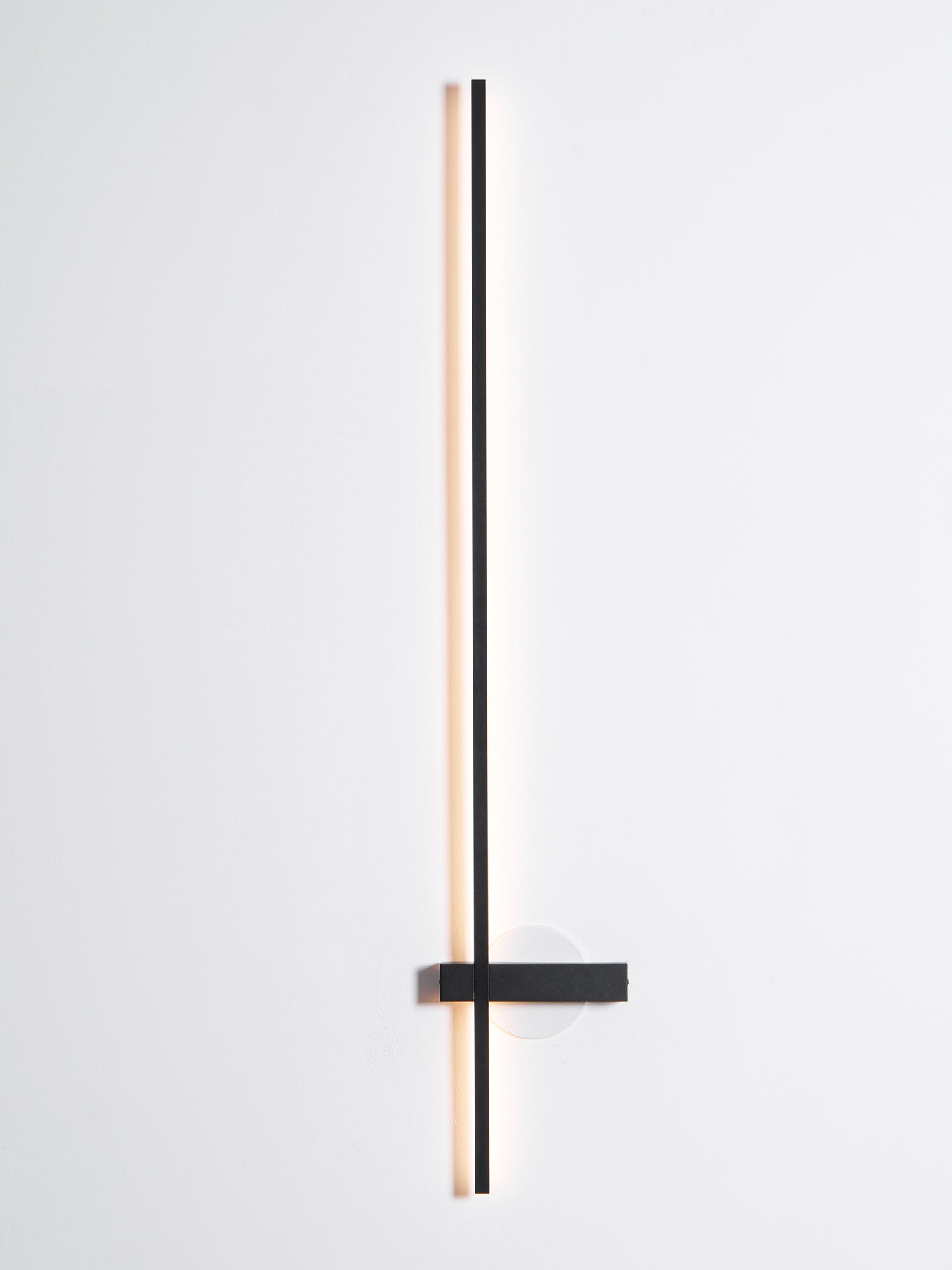 Mesv Linear Rechargeable Black Wall Lamp