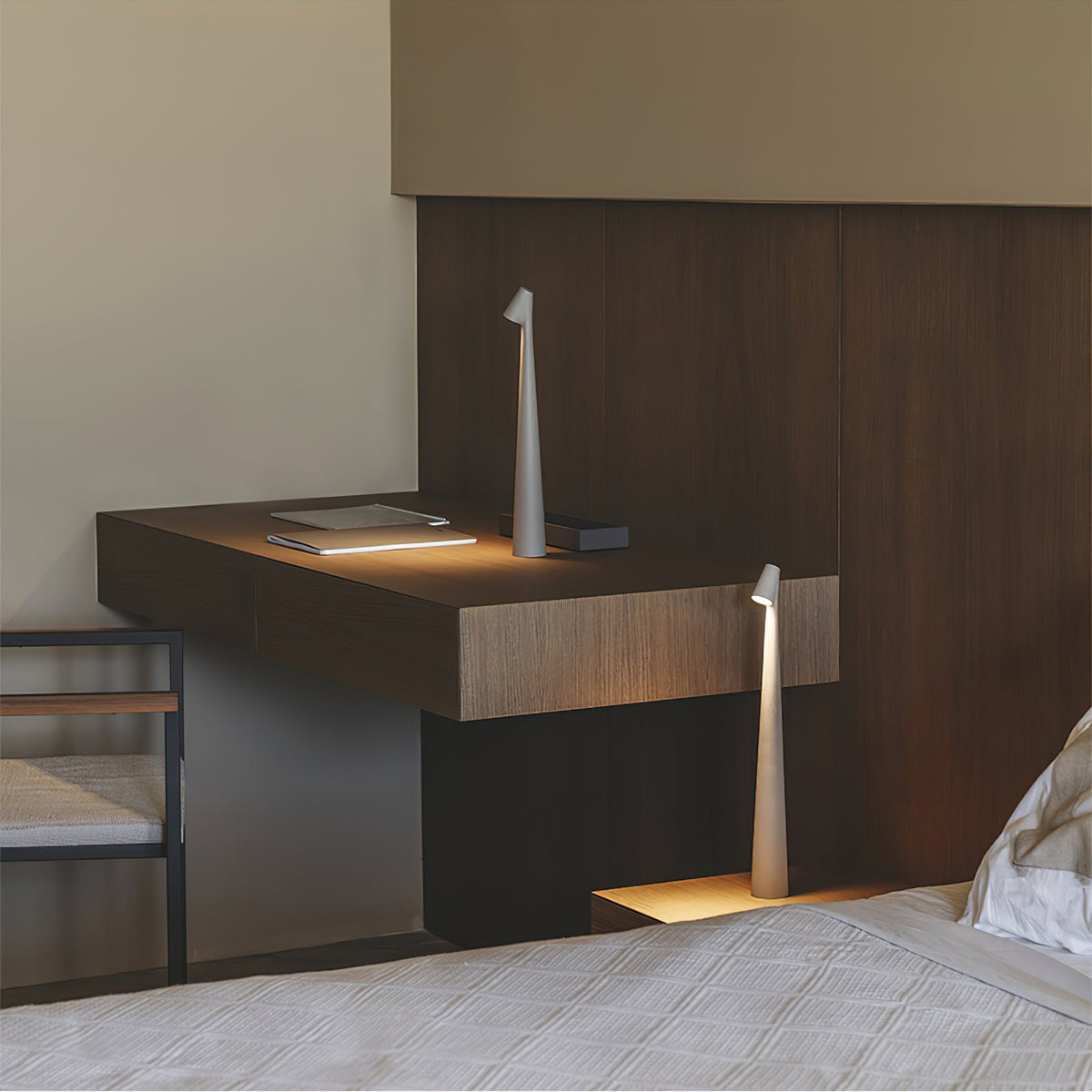 Nirerora Acrylic Minimalist Table Lamp