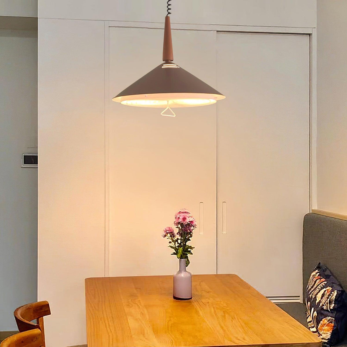 Jolvin Modern Minimalist Retro Pendant Lamp
