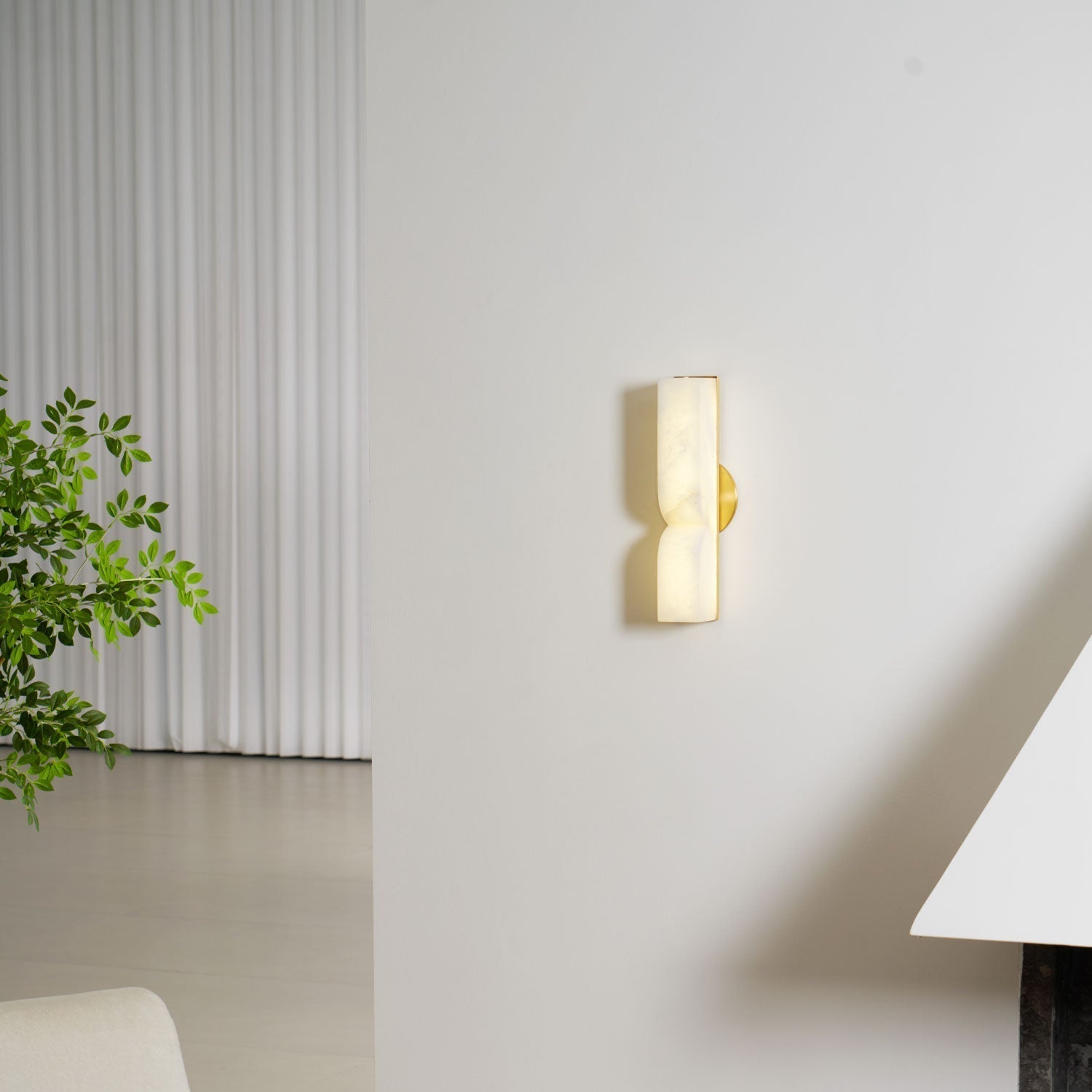 Niveelle Alabaster Rectangular Wall Lamp