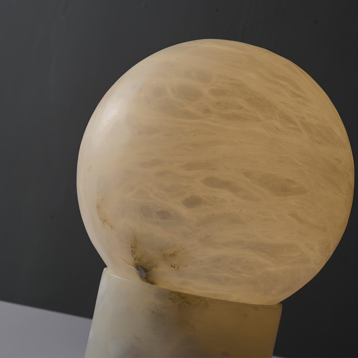 Albiniella Modern Alabaster Table Lamp