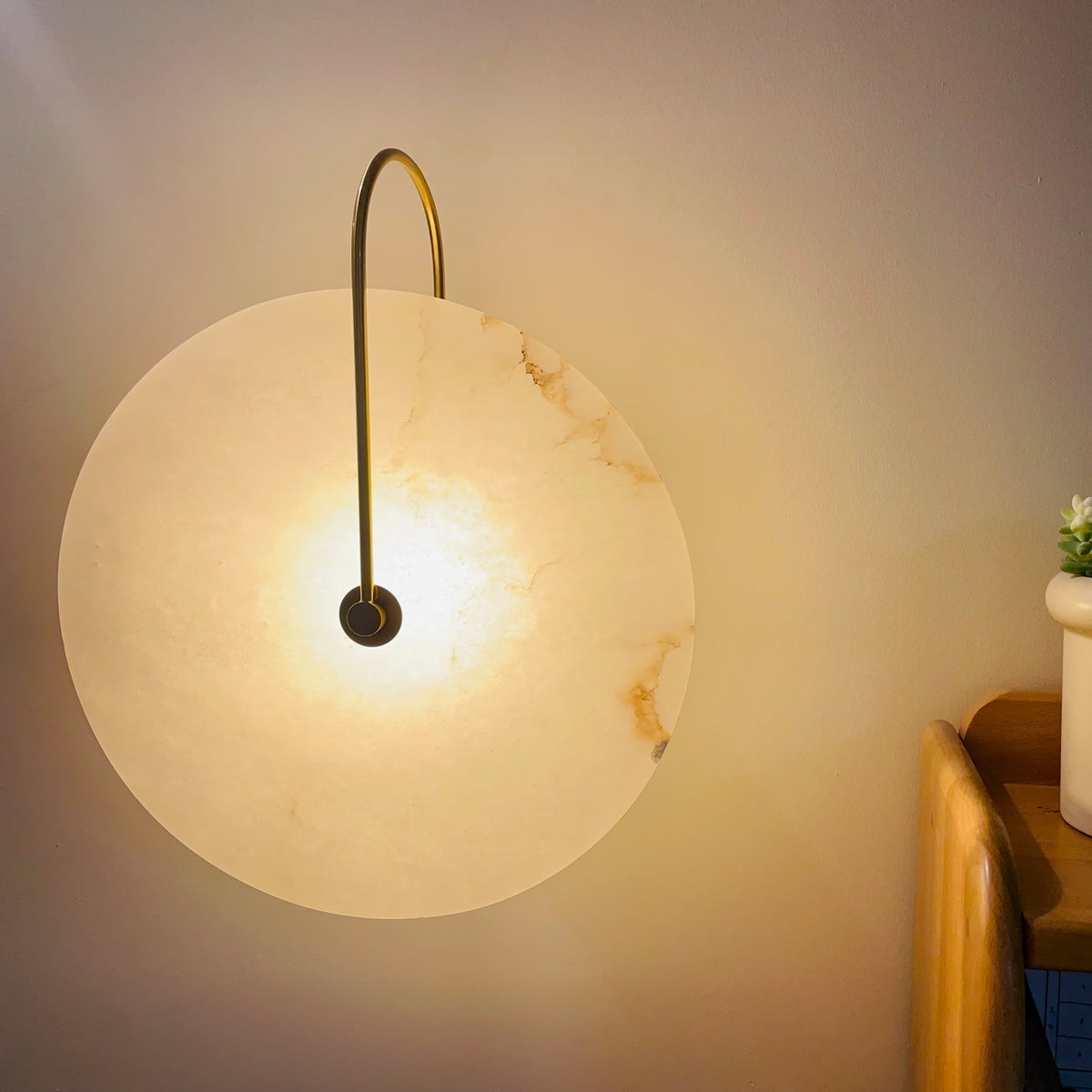 Albeenne Alabaster Globe Wall Lamp