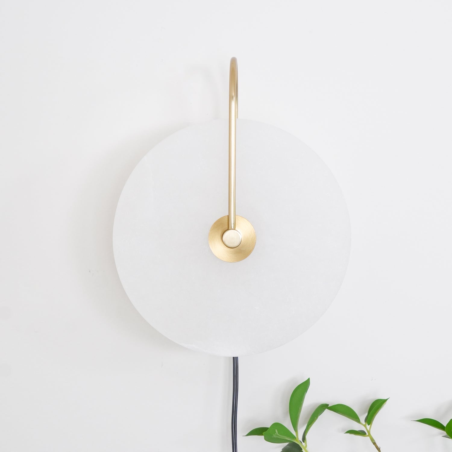 Ceraeyra Alabaster Globe Wall Light - Neutral Decor