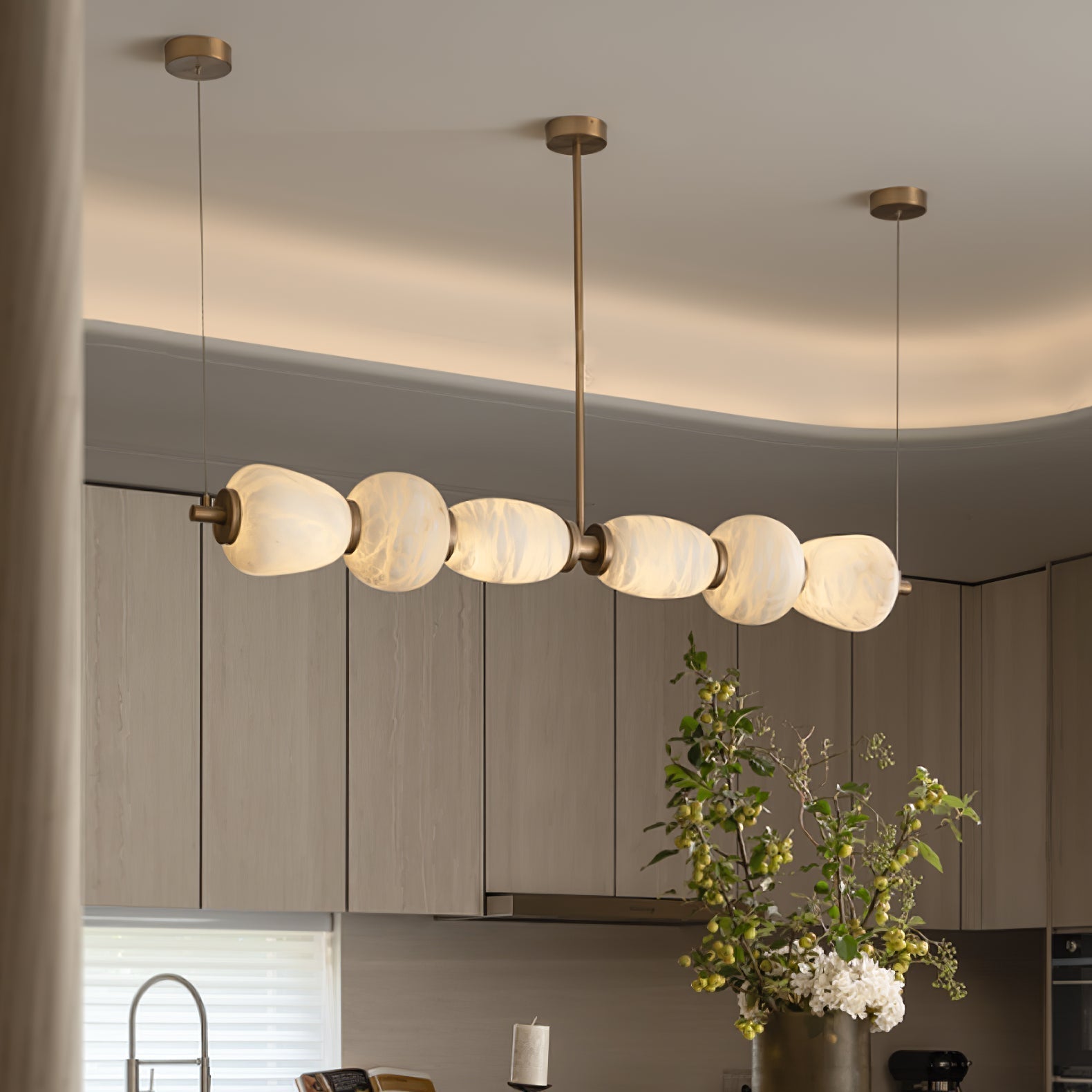 Saroa Alabaster Linear Pendant Light