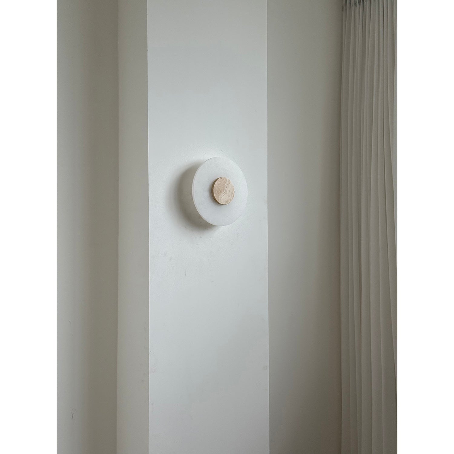 Rauduvyi Modern Minimalist Alabaster Wall Lamp