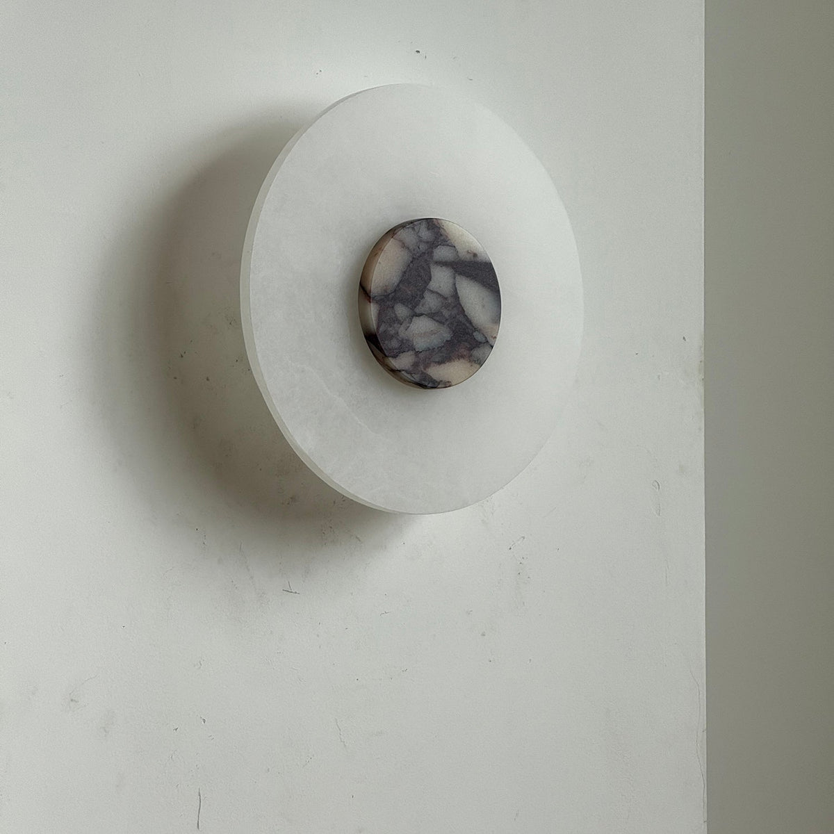 Rauduvyi Modern Minimalist Alabaster Wall Lamp