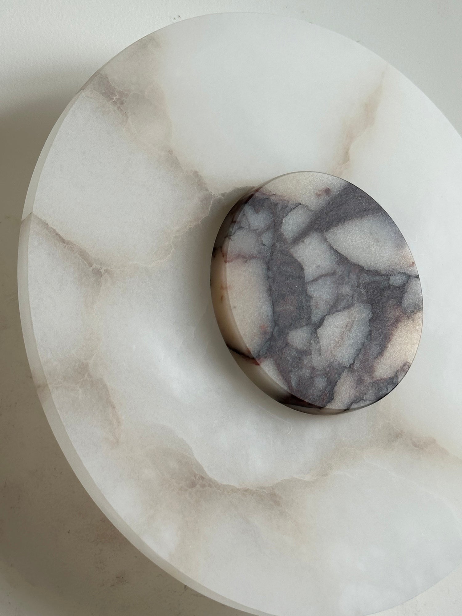 Rauduvyi Modern Minimalist Alabaster Wall Lamp