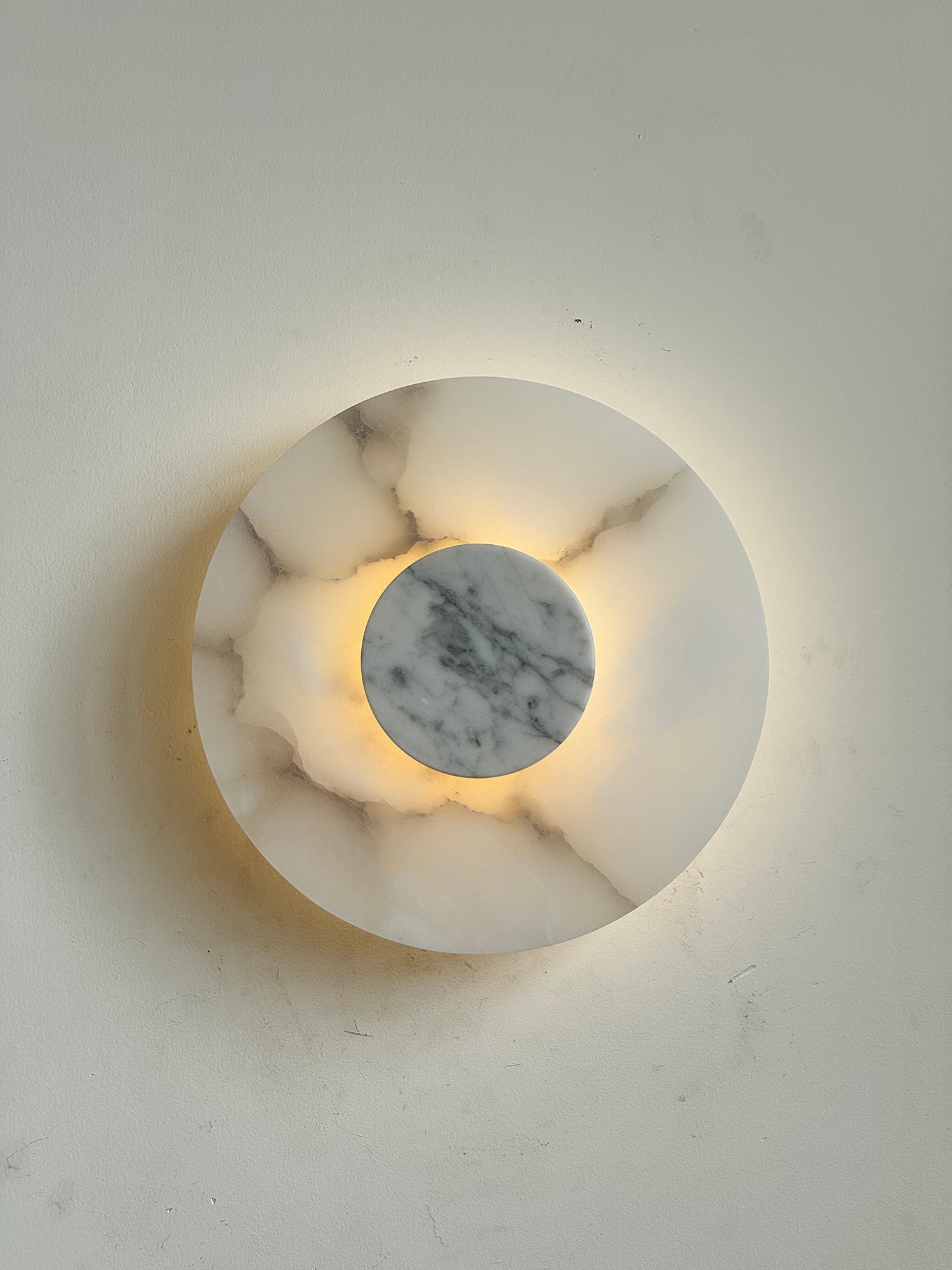 Rauduvyi Modern Minimalist Alabaster Wall Lamp