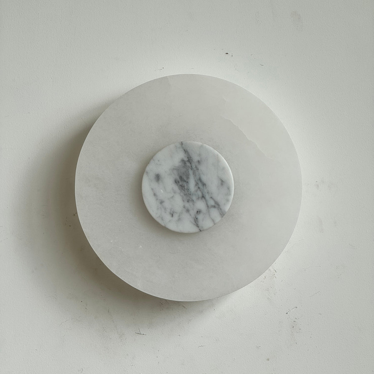 Rauduvyi Modern Minimalist Alabaster Wall Lamp
