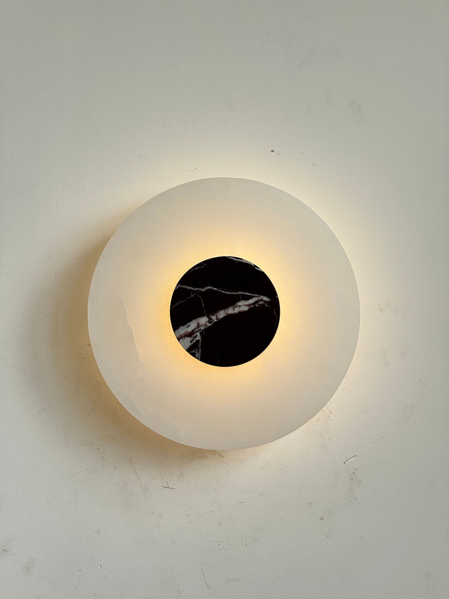 Rauduvyi Modern Minimalist Alabaster Wall Lamp