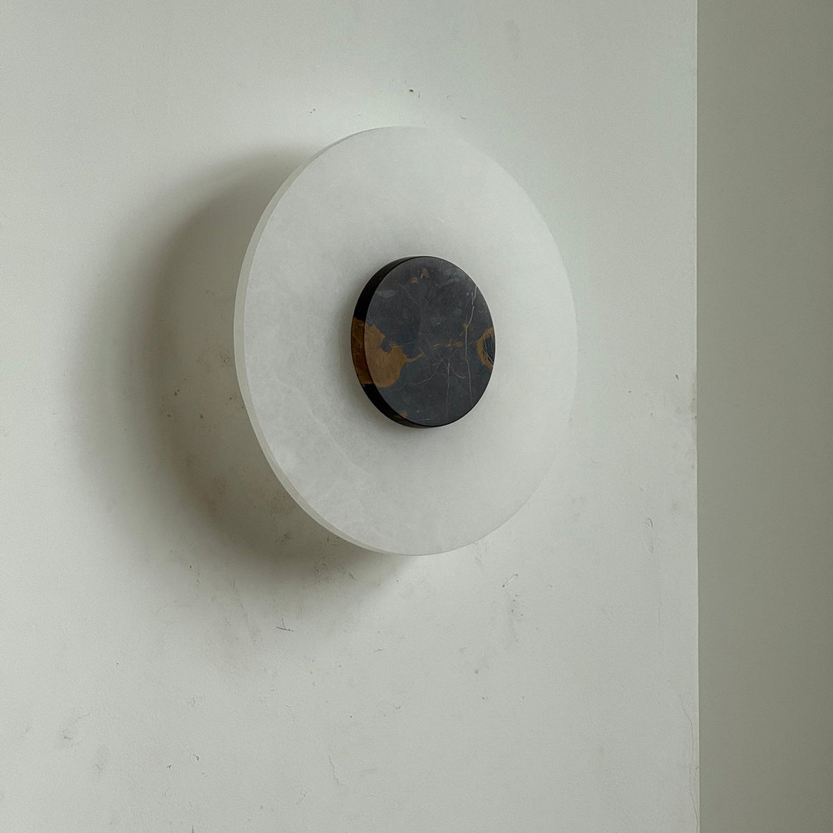 Rauduvyi Modern Minimalist Alabaster Wall Lamp