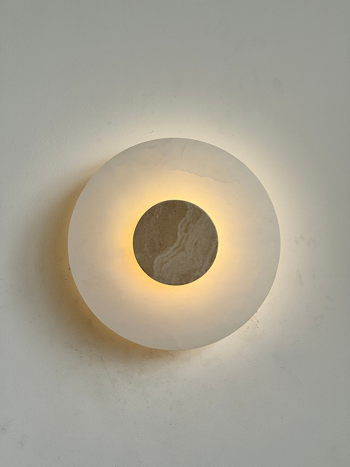 Rauduvyi Modern Minimalist Alabaster Wall Lamp