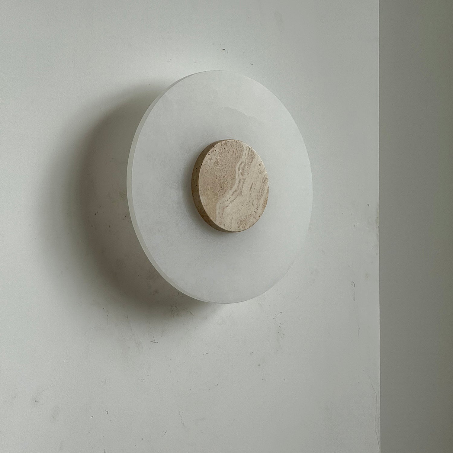 Rauduvyi Modern Minimalist Alabaster Wall Lamp