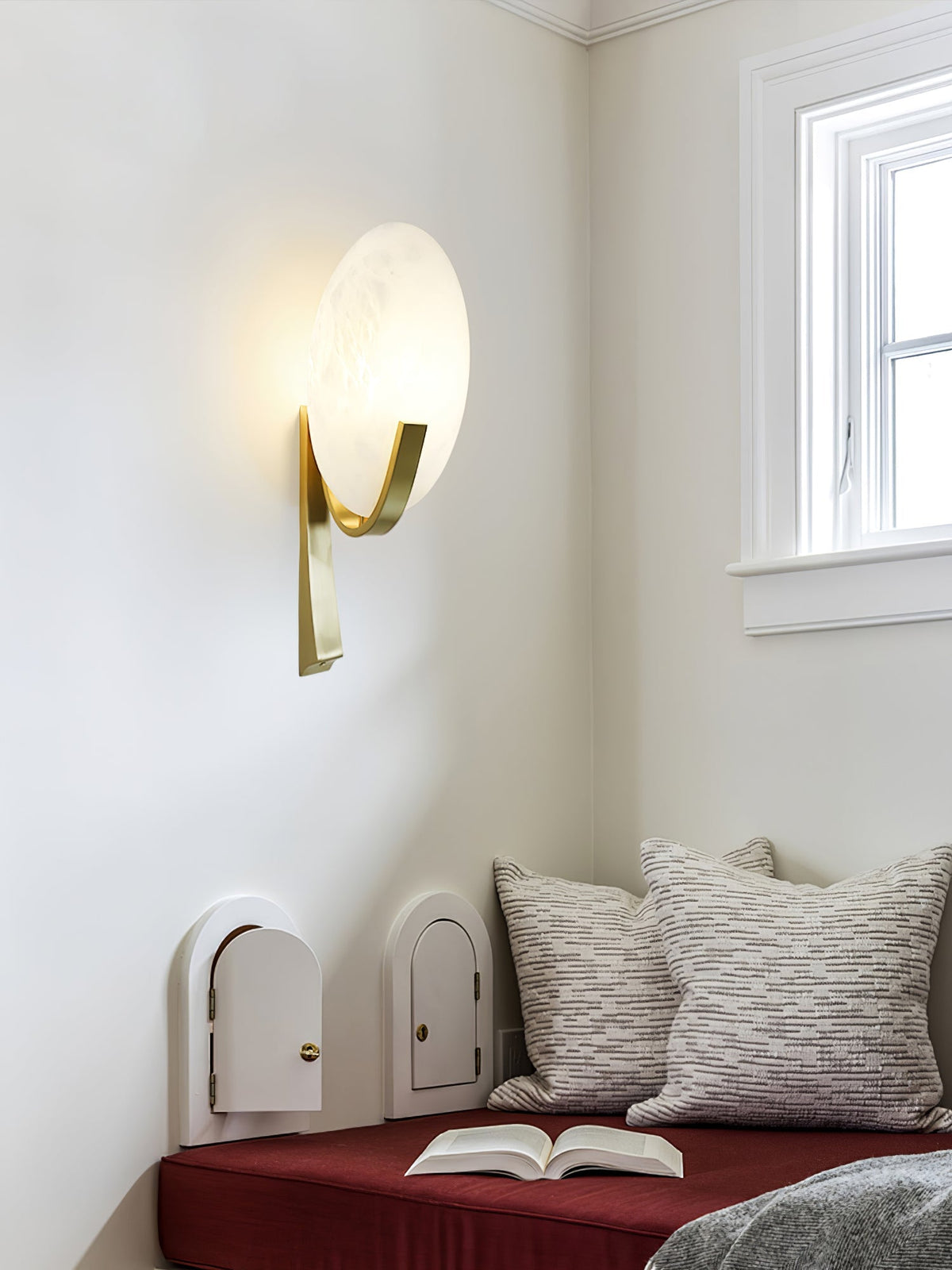 Nivaeria Modern Alabaster Wall Lamp