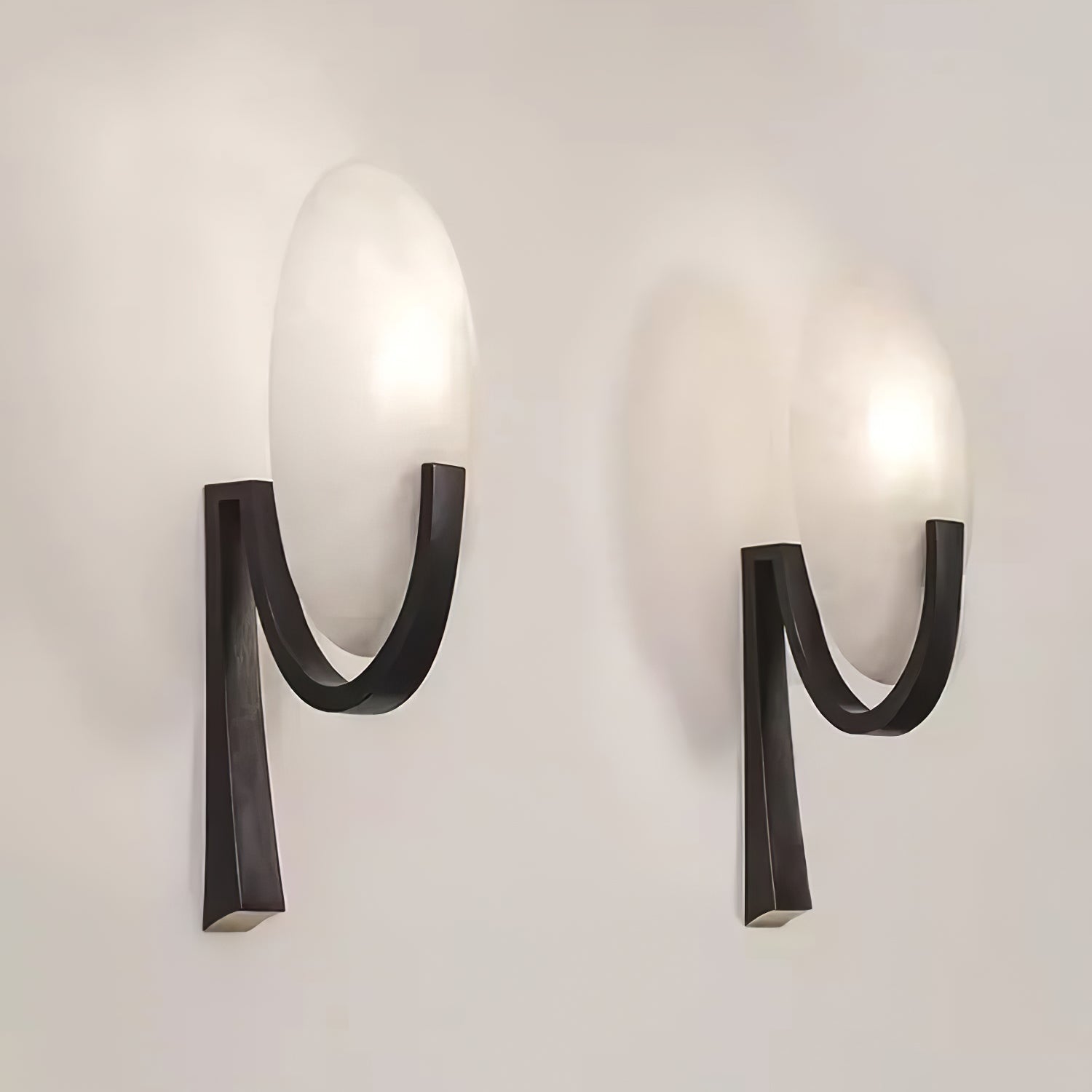Nivaeria Modern Alabaster Wall Lamp