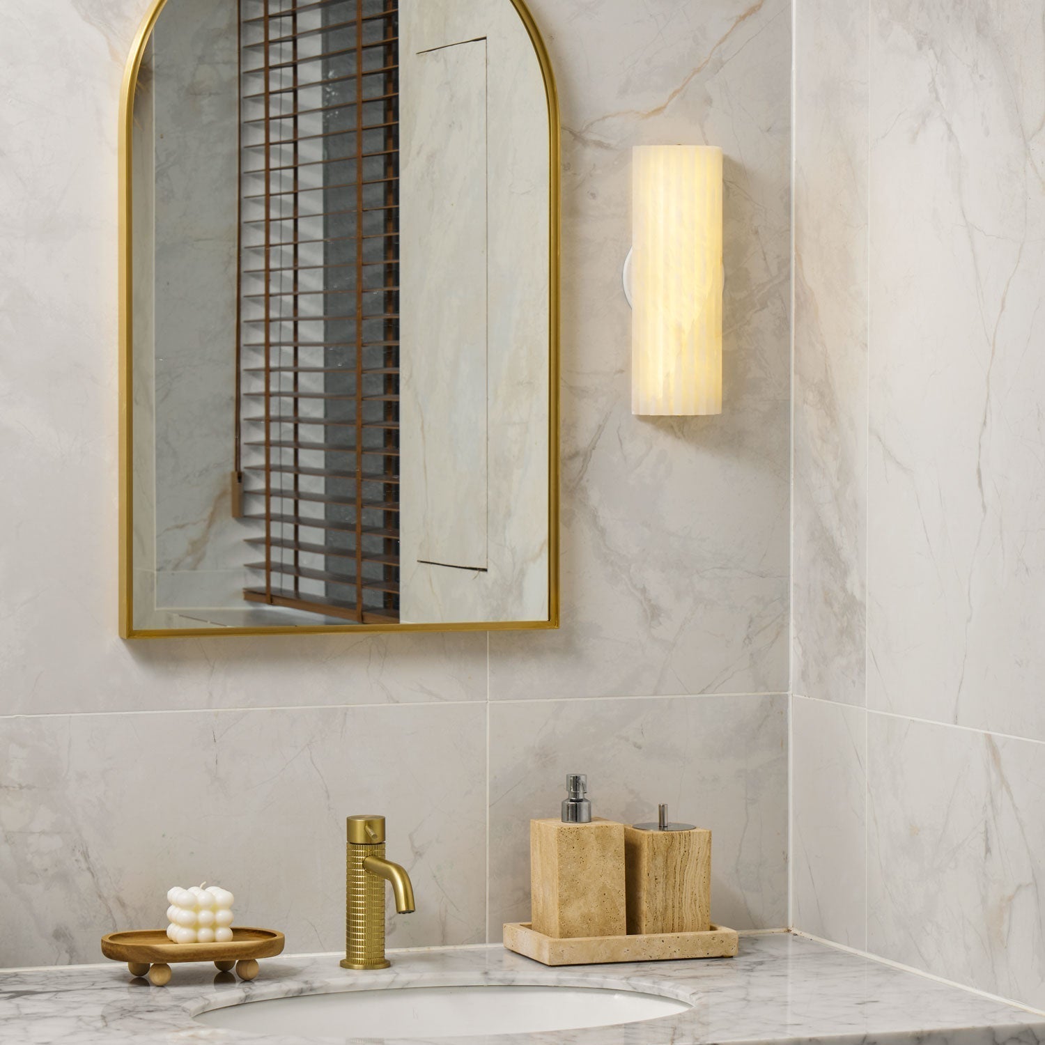 Orcarion Alabaster Wall Lamp - Neutral Decor