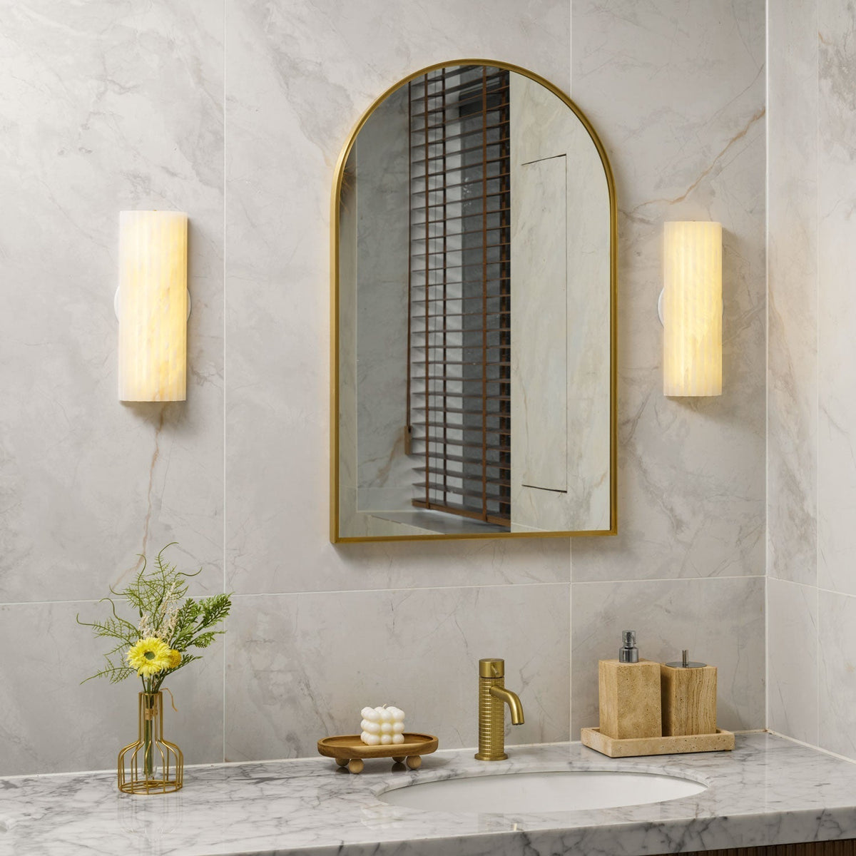 Aveniraria Alabaster Wall Lamp
