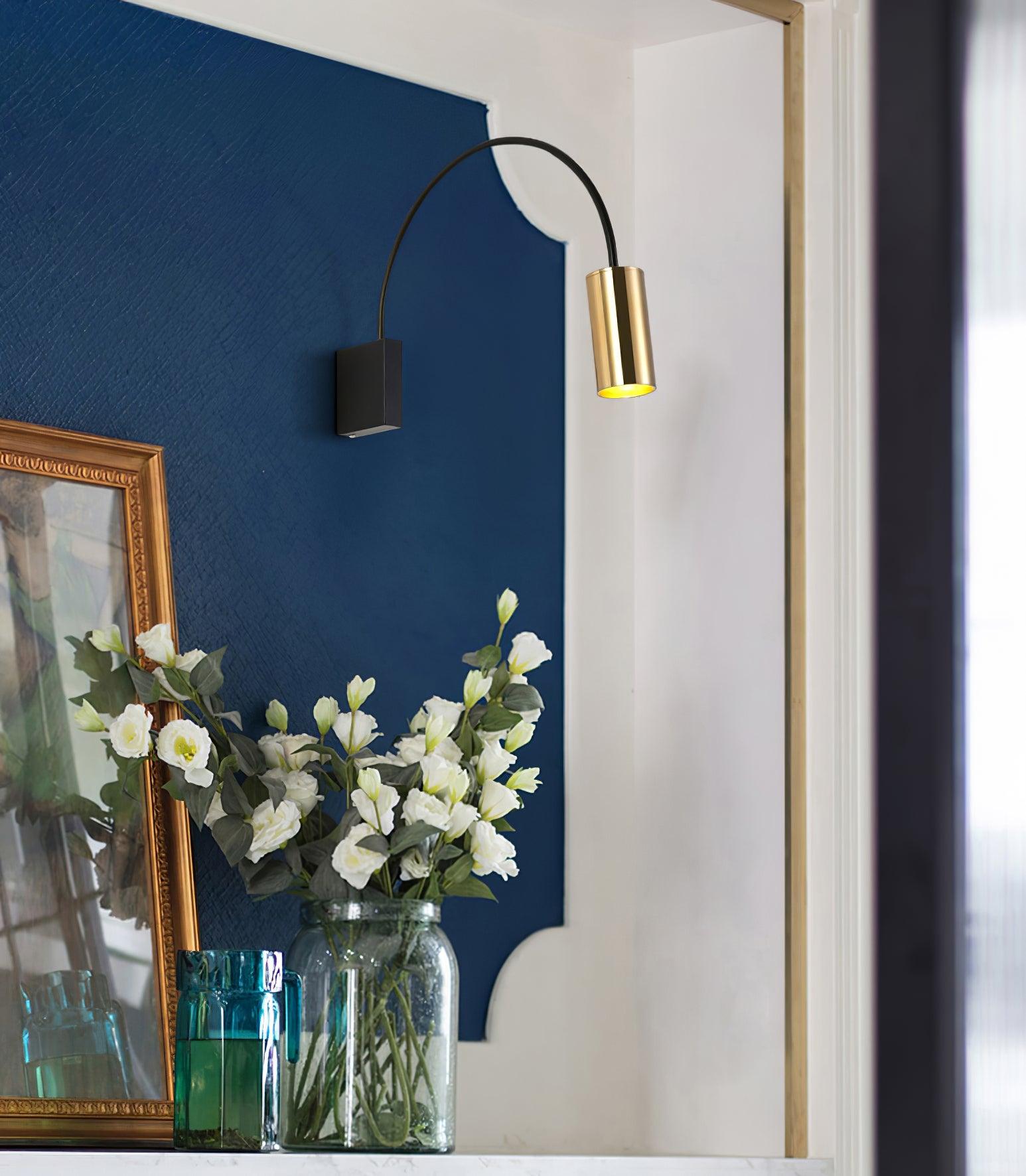 Noviq Contemporary Wall Lamp