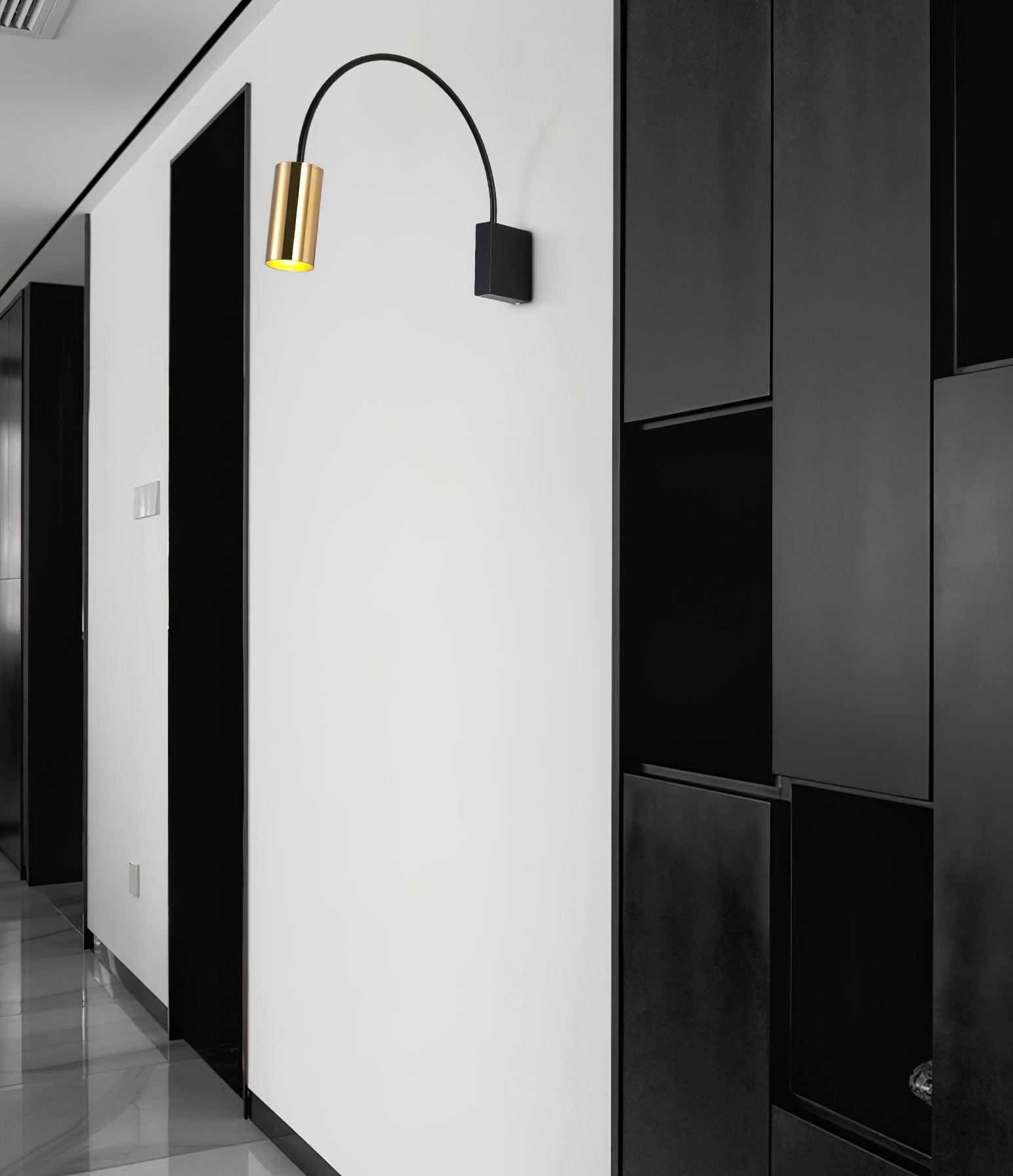 Noviq Contemporary Wall Lamp