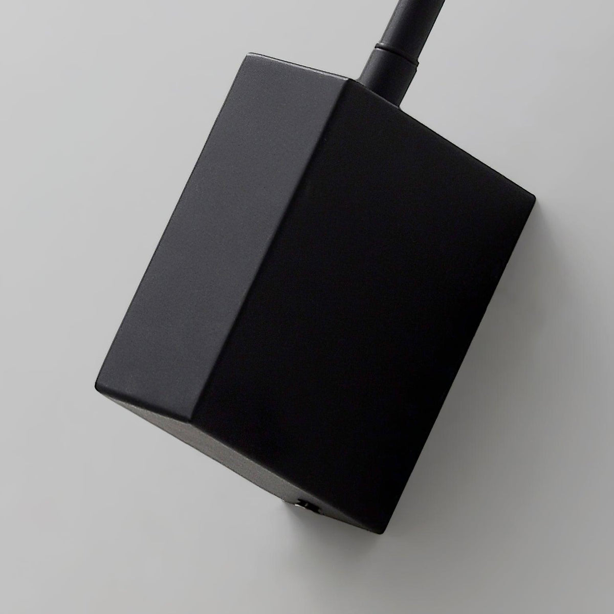 Noviq Contemporary Wall Lamp