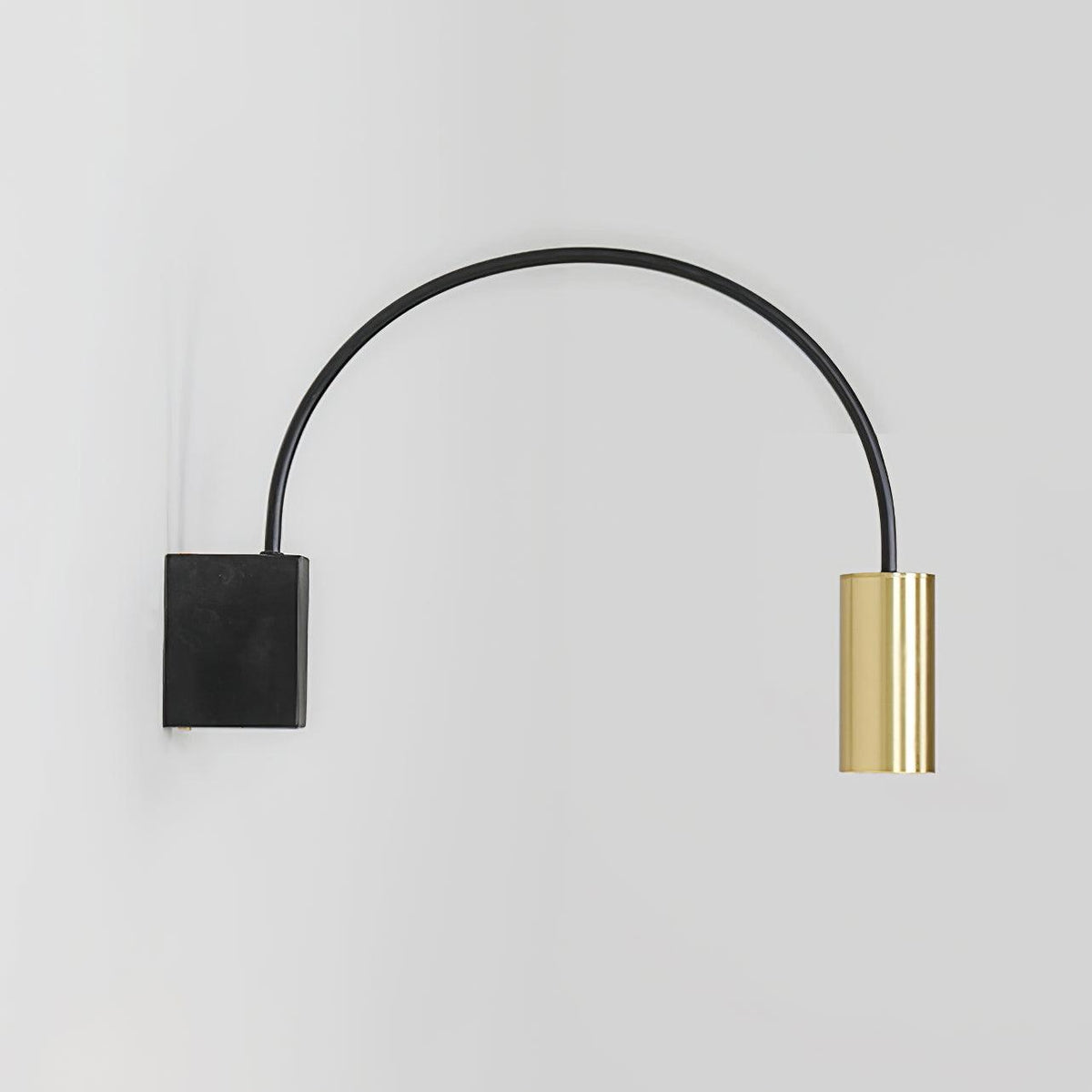 Noviq Contemporary Wall Lamp