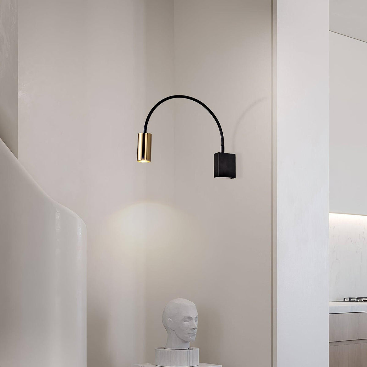 Noviq Contemporary Wall Lamp