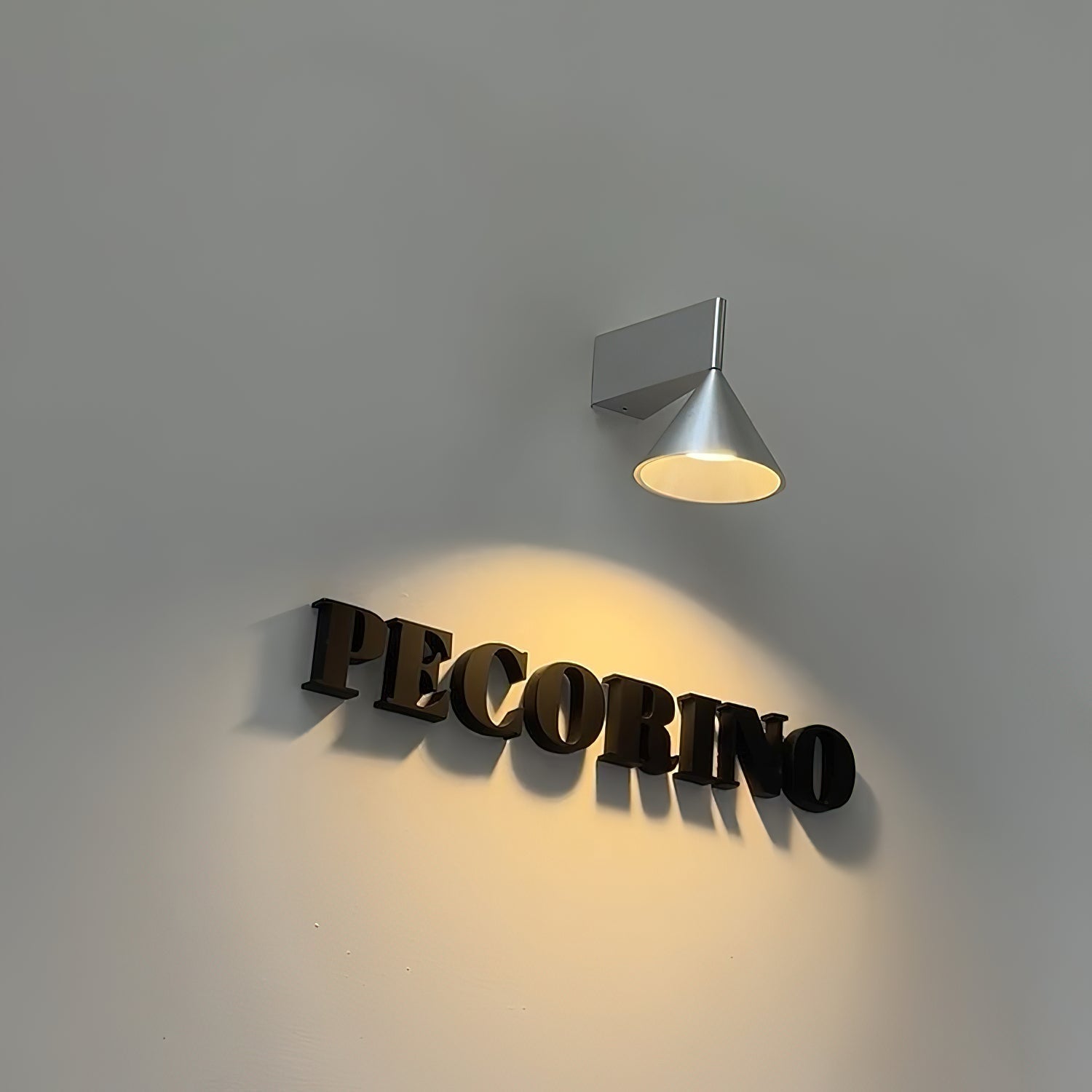Rivarise Veyr Wall Lamp