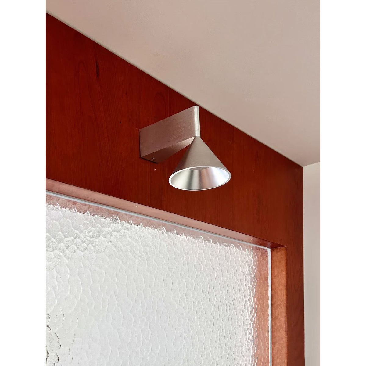 Rivarise Veyr Wall Lamp