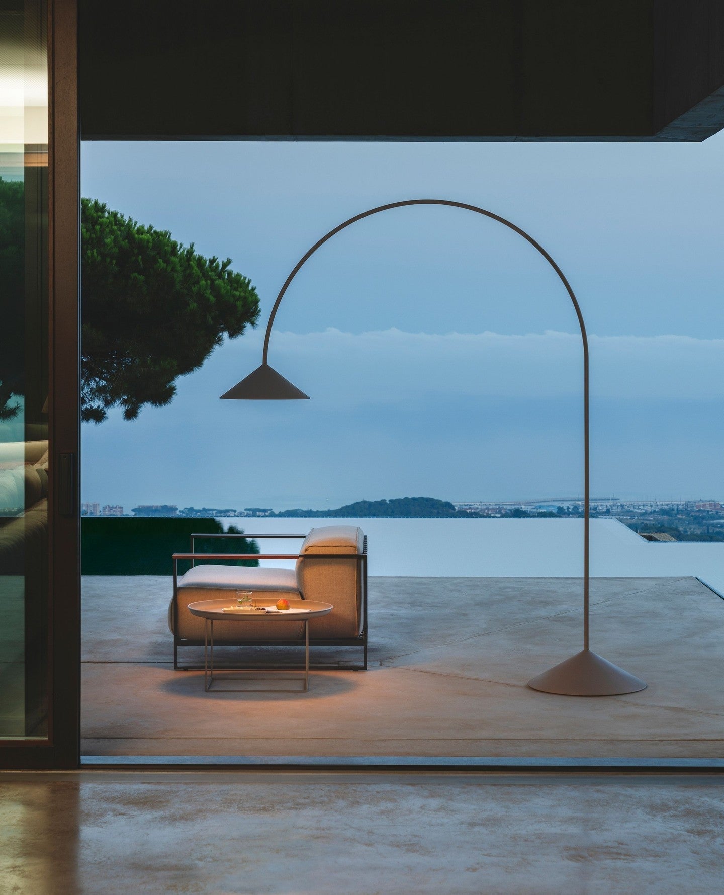 Civara Minimalist Floor Lamp