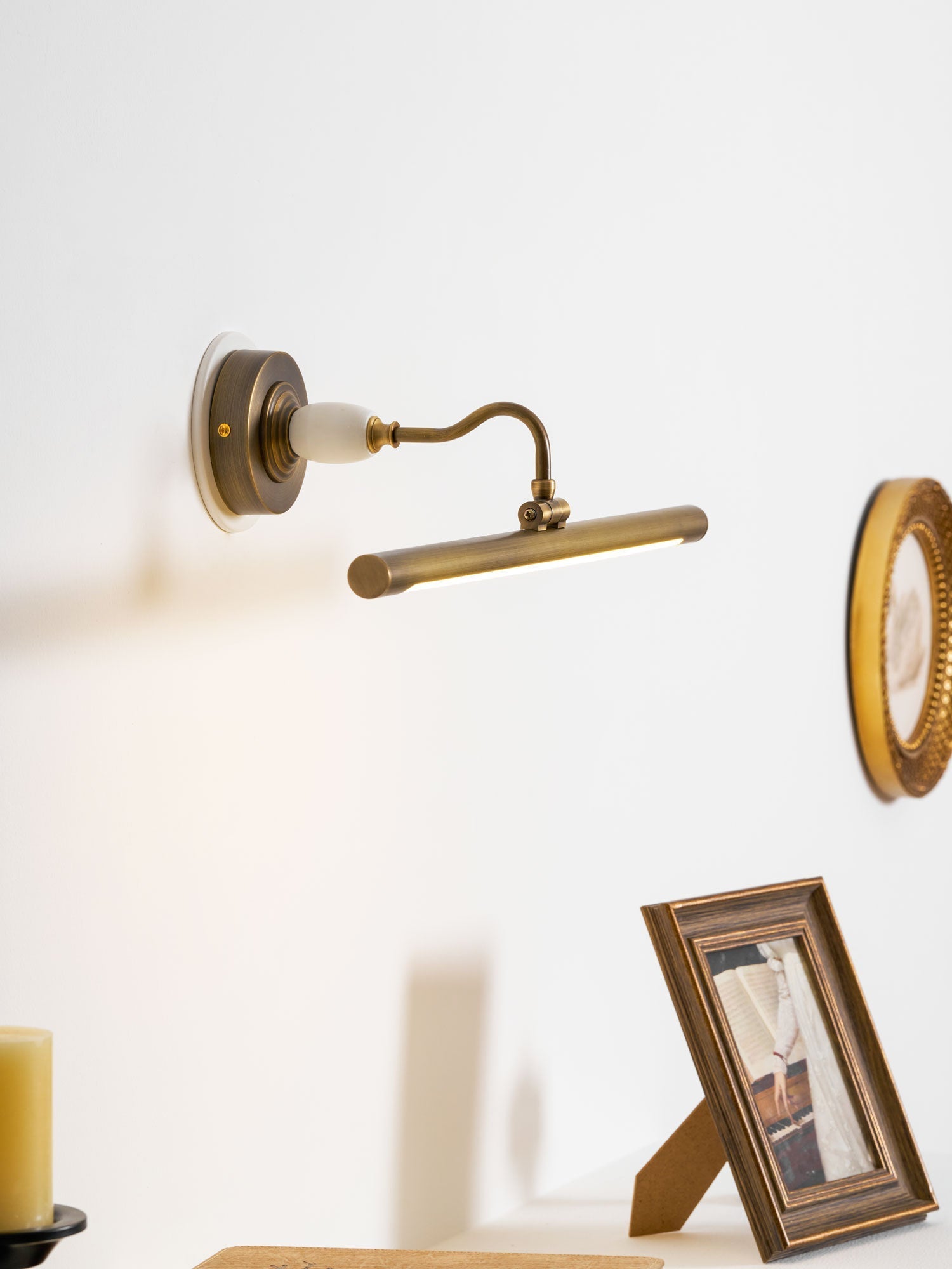 Havenview Art Linear Indoor Wall Light