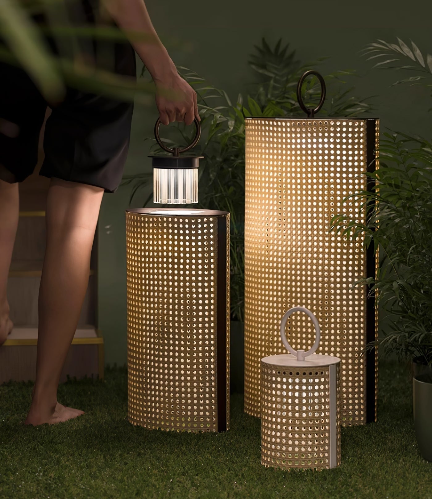 Zebr Solar Outdoor Lantern Lamp