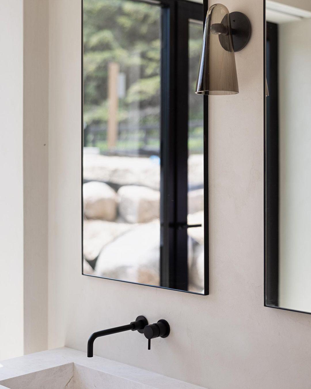 Lioririella Conical Glass Wall Lamp
